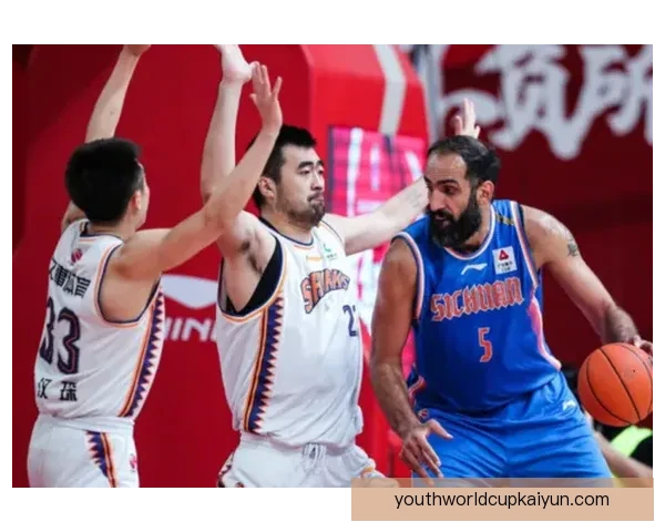 凯泽状态回暖，边路速度提升成为球队新亮点