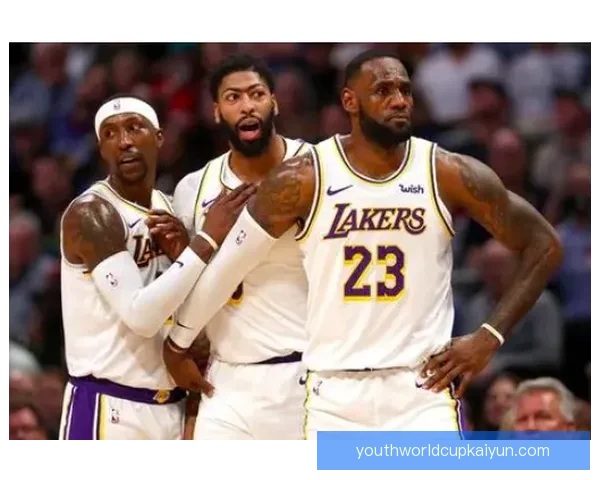 戴维斯战术价值提升，表现稳健引发各界关注