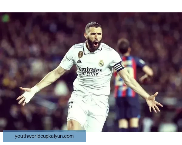 本泽马战术适配性分析，体现其在不同体系中的卓越表现与贡献